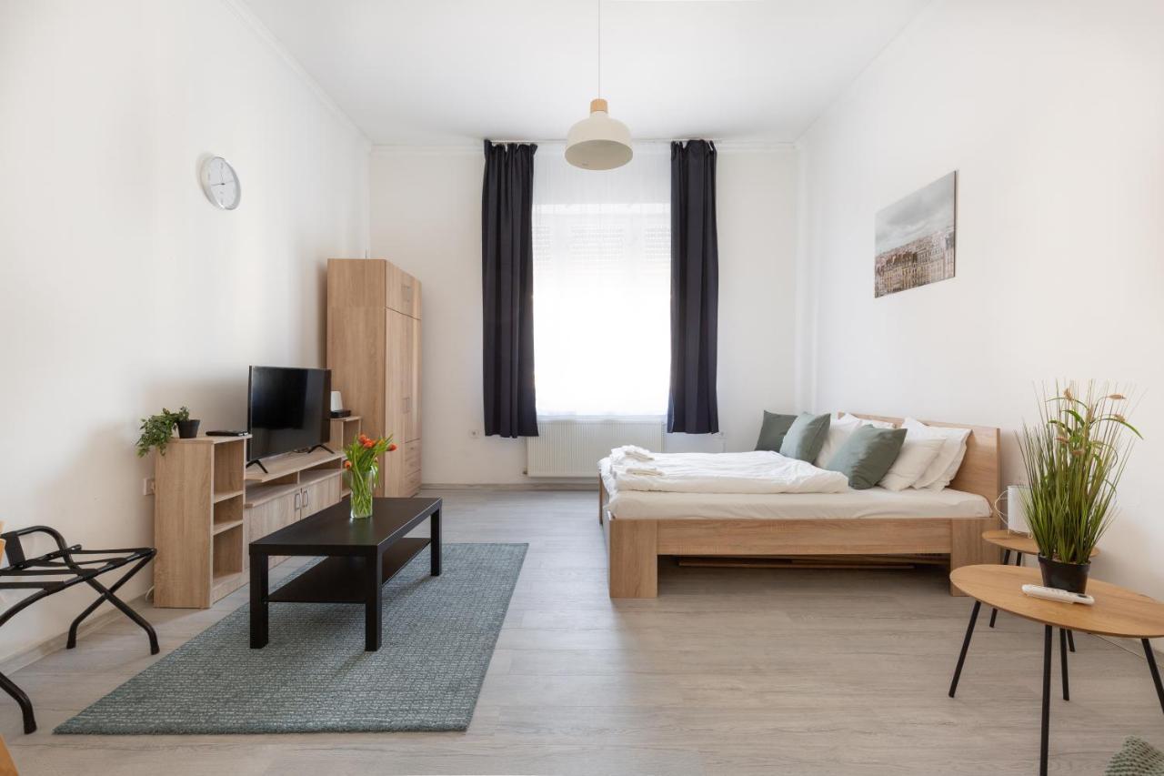 Merax Apartment *